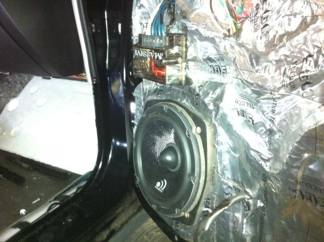 Инсталляция звукового оборудования Massive Audio и Memphis Car Audio в Mitsubishi Pajero 4